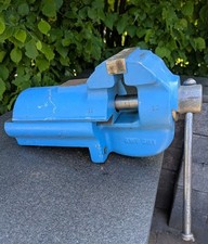 Massiver alter schraubstock gebraucht kaufen  Göttin, -Neustadt