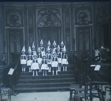 Revue enfantine déguisement d'occasion  Paris IX