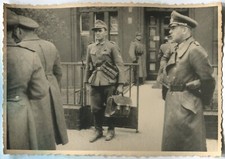 FOTO DE ARQUIVO DA SEGUNDA GUERRA MUNDIAL: OFICIAIS ALEMÃES E SOVIÉTICOS EM BERLIM, ATO DE RENDIÇÃO CANTANDO comprar usado  Enviando para Brazil