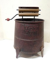 Usado, Banheira de lavar roupa vintage DOLLHOUSE WRINGER - WASH 'n WRING lata e madeira 8" de altura comprar usado Usado, Banheira de lavar roupa vintage DOLLHOUSE WRINGER - WASH 'n WRING lata e madeira 8" de altura comprar usado  Enviando para Brazil