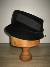 Ancien chapeau feutre d'occasion  Neuville-aux-Bois