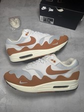 Size 8.5 nike for sale  BEVERLEY