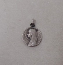 Superbe pendentif médaille d'occasion  Viry