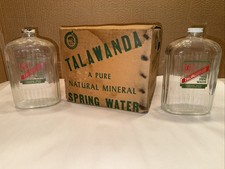 TALAWANDA SPRING WATER Caixa e 2 Garrafas INDIANO Na Etiqueta 1/2 Galão Tamanho Vintage comprar usado TALAWANDA SPRING WATER Caixa e 2 Garrafas INDIANO Na Etiqueta 1/2 Galão Tamanho Vintage comprar usado  Enviando para Brazil