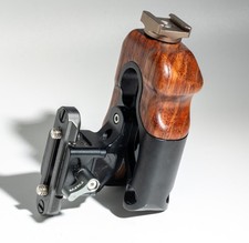 Cabo de madeira lateral esquerdo Tilta - Preto tipo VI com trilho da OTAN comprar usado Cabo de madeira lateral esquerdo Tilta - Preto tipo VI com trilho da OTAN comprar usado  Enviando para Brazil