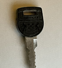 Chave de motocicleta vintage Kawasaki Z1 preta de plástico brasão de leão pré-cortada # 775 comprar usado  Enviando para Brazil