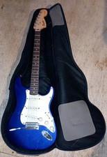 Usado, Guitarra elétrica Fender Squire Strat com estojo azul royal comprar usado  Enviando para Brazil