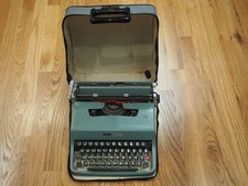 Máquina de escrever Olivetti Lettera 32 - feita na Espanha - com estojo para peças comprar usado  Enviando para Brazil