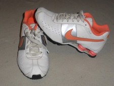 TÊNIS NIKE SHOX CLASSIC II 343907-182 TAMANHO 9.5 FEMININO CORRIDA CORAL BRANCO, usado comprar usado  Enviando para Brazil