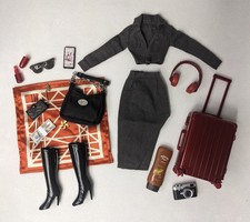 Terno saia tamanho boneca Barbie com botas e mini acessórios de moda  comprar usado Terno saia tamanho boneca Barbie com botas e mini acessórios de moda  comprar usado  Enviando para Brazil