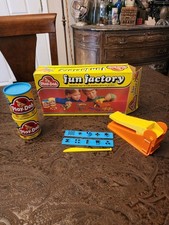 Play Doh Fun Factory Set, 1981. Caixa, aparador, extrusora, 2 modeladores, 2 latas (secas) comprar usado  Enviando para Brazil