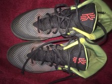 Tênis Nike Kyrie 1 The Dungeon masculino tamanho 12 EUA 705277-270 cinza preto estanho profundo comprar usado  Enviando para Brazil