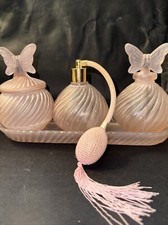Conjunto de vaidade vintage estilo regência cetim rosa fosco 4 peças com redemoinhos borboletas, usado comprar usado  Enviando para Brazil