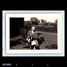 Usado, Foto vintage MULHER E CACHORRO SENTADO NA CADEIRA comprar usado  Enviando para Brazil