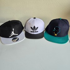 3 chapéus infantis Jordan Adidas Griffy pacote de beisebol tamanho juvenil aba plana boné comprar usado  Enviando para Brazil