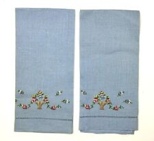 2 guardanapos de pano azul vintage lenços bordados à mão flores LEIA comprar usado  Enviando para Brazil