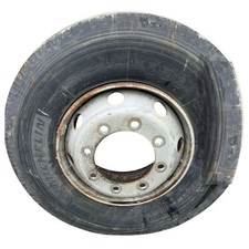 Pneumatico direzionale 305 usato Pneumatico direzionale 305 usato  Pratola Peligna