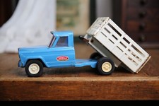Caminhão de estaca Tonka Jeep vintage década de 1970 brinquedo antigo azul aço prensado metal comprar usado  Enviando para Brazil