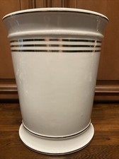 Lata de lixo Veratex branca porcelana prata coleção hotel  comprar usado Lata de lixo Veratex branca porcelana prata coleção hotel  comprar usado  Enviando para Brazil