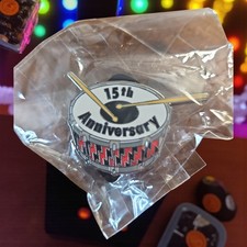 Employee Only Hard Rock Pin - 15th Anniversary Drum Pin for Cafe Casino Staff comprar usado Employee Only Hard Rock Pin - 15th Anniversary Drum Pin for Cafe Casino Staff comprar usado  Enviando para Brazil
