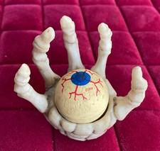 Mano schelettrica con usato  Gatteo