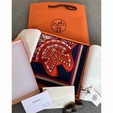 Hermes carre silk d'occasion  Expédié en Belgium