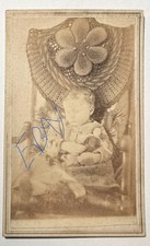 Foto CDV antiga da década de 1870 identificada criança POSTMORTEM? BONECA DE RETENÇÃO-FRANKFORD PA comprar usado  Enviando para Brazil