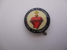 Ancien petit insigne d'occasion  Prades