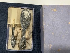 Escova de bebê esterlina vintage e pente de dentes finos originais. Caixa comprar usado  Enviando para Brazil
