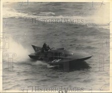 1968 Press Photo Roy Wilson dirige Orange Bowl Regatta vencedor barco intruso comprar usado  Enviando para Brazil