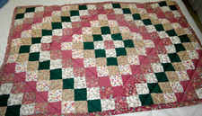 COLCHA ACOLCHOADA PEQUENA CAPA DE CADEIRA SOFÁ EXTREMIDADE DA CAMA PEITO PORTA-MALAS PATCHWORK MUITO BOM ESTADO comprar usado  Enviando para Brazil