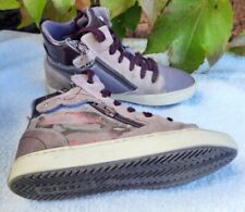 Paire baskets sneakers d'occasion  Beaurepaire