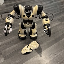 Wowwee 2004 robosapien for sale Wowwee 2004 robosapien for sale  LIPHOOK