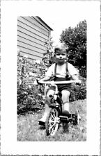 1940s Bonito Menino Triciclo Família Moda Ao Ar Livre Preto e Branco Foto Antiga Encontrada comprar usado  Enviando para Brazil
