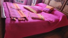 Couvre lit fuschia d'occasion  Salbris