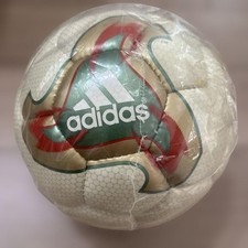 Bola oficial de futebol Adidas Fevernova Copa do Mundo FIFA 2002 sem abertura comprar usado  Enviando para Brazil