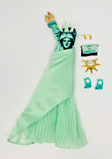 Muñeca Barbie Estatua de la Libertad 2010 traje vestido y accesorios segunda mano  Embacar hacia Argentina