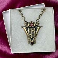 Colar Twilight New Moon Volturi – Colecionável Oficial Licenciado com Caixa de Presente  comprar usado Colar Twilight New Moon Volturi – Colecionável Oficial Licenciado com Caixa de Presente  comprar usado  Enviando para Brazil