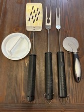 Espátula para churrasco e 2 garfos, prensa modeladora de hambúrguer e cortador de pizza comprar usado Espátula para churrasco e 2 garfos, prensa modeladora de hambúrguer e cortador de pizza comprar usado  Enviando para Brazil