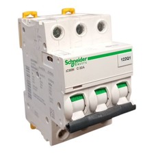 Schneider electric a9f77332 d'occasion Schneider electric a9f77332 d'occasion  Les Échelles