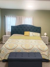 King sized bed for sale  Springfield Gardens