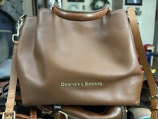 Dooney bourke satchel d'occasion  Expédié en Belgium