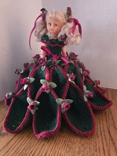 Boneca loira vintage caseira de crochê boneca de banheiro verde borgonha e rosas, usado comprar usado  Enviando para Brazil