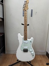 Chitarra elettrica fender usato  Spedire a Italy