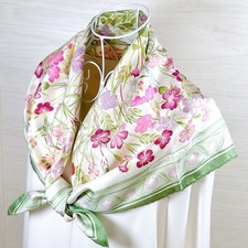 Hermes carre silk d'occasion  Expédié en Belgium
