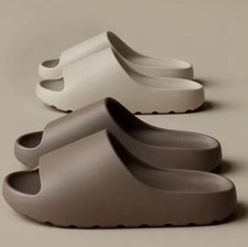 Sandali unisex antiscivolo usato  Novafeltria