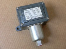 Usado, Controlador de interruptor de pressão United Electric Controls J6x 156D M-25172 comprar usado  Enviando para Brazil