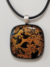 Usado, Colar pingente de vidro arte iridescente cordão preto design borboleta verde laranja comprar usado  Enviando para Brazil
