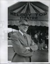 Foto de prensa 1971 Tom Zinos, gerente de la casa de teatro Melody Top - mja49840 segunda mano  Embacar hacia Argentina