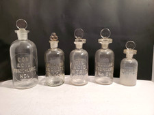 Usado, 5 garrafas químicas vintage de vidro em relevo com rolhas de vidro comprar usado  Enviando para Brazil